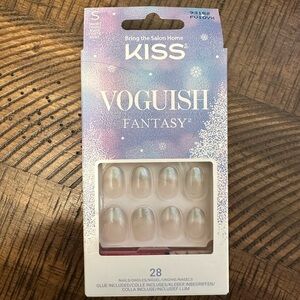 KISS Vogish Fantasy Iridescent Nail Set